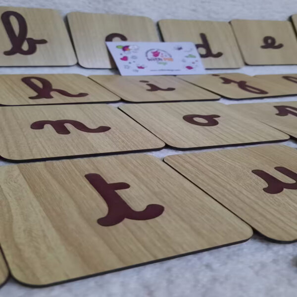 بطاقات حروف اللغة الفرنسية المصنفرة للأطفال